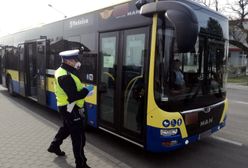 Wrocław. Kierowca autobusu rozmawiał przez telefon. Kontrola wykazała, że jest też pijany