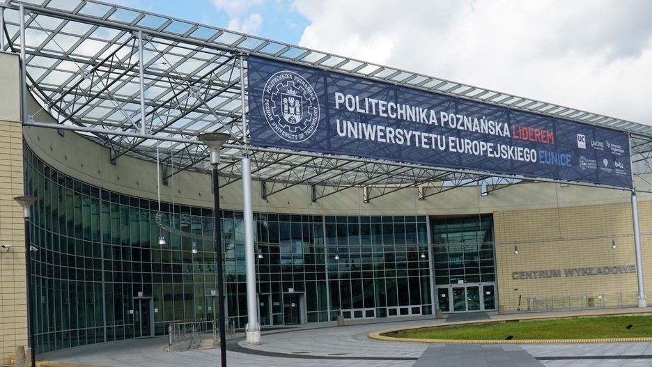 Centrum Wykładowe Politechniki Poznańskiej to budynek najbardziej kojarzony z uczelnią i to w nim mają się pojawić bramki kontroli bezpieczeństwa