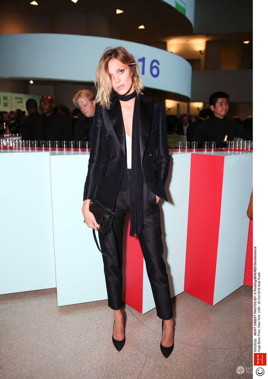 Anja Rubik w zielonych włosach na imprezie Hugo Bossa 2016 fot. East News