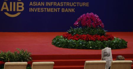 Azjatycki Bank z europejskim kierownictwem