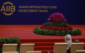 Azjatycki Bank z europejskim kierownictwem