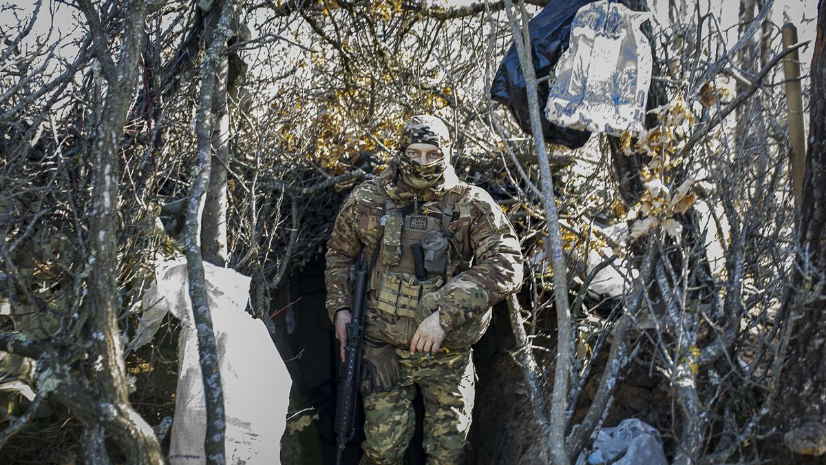 Ukraiński żołnierz na froncie w obwodzie chersońskim