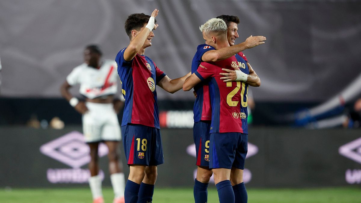 Getty Images / Rico Brouwer/Soccrates / Na zdjęciu: Pau Victor, Dani Olmo i Robert Lewandowski.