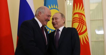 Łukaszenka w Moskwie. "Mistrz świata w graniu bez kart"