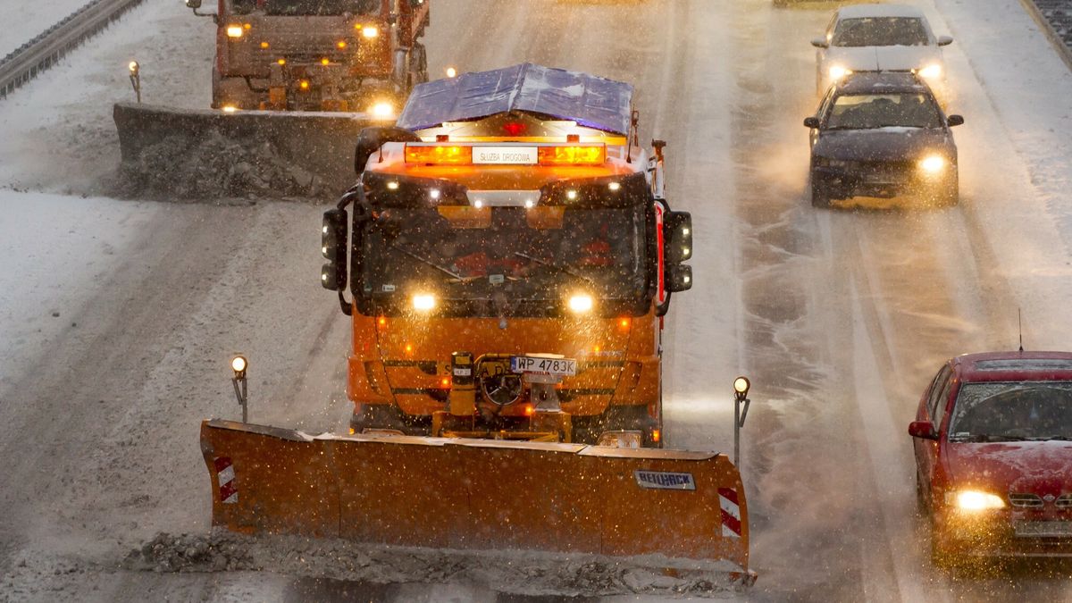 Atak zimy 2018
16.01.2018 Gdansk Droga ekspresowa S6 Obwodnica Trojmiasta Sniezyca Plugopiaskarki Fot. Wojciech Strozyk/REPORTER
Wojciech Strozyk/REPORTER
