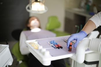 Turystyka dentystyczna Polaków. Tu plomby są za 50 zł