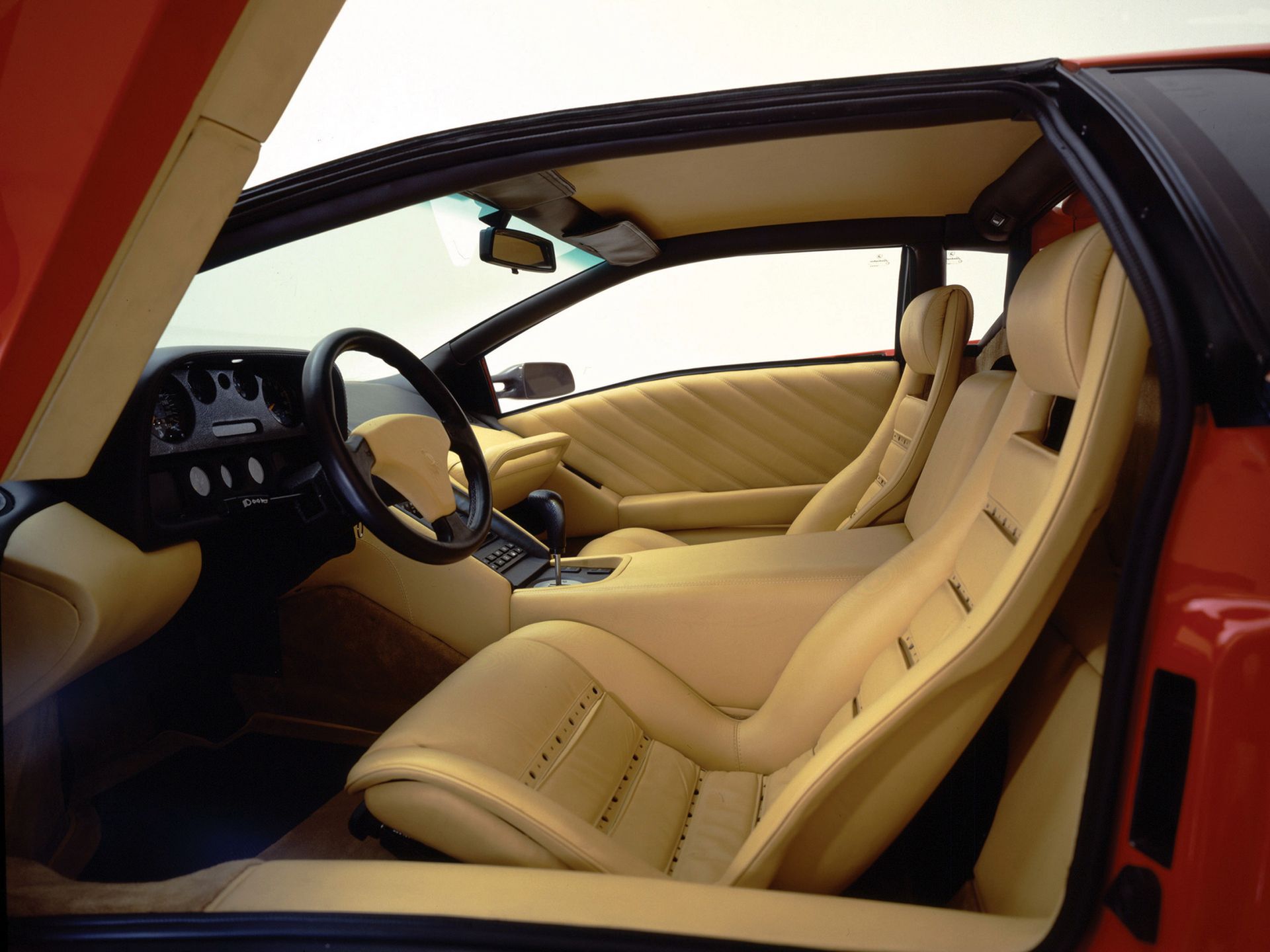 Od dekad z V12: ewolucja hipersamochodów Lamborghini 47