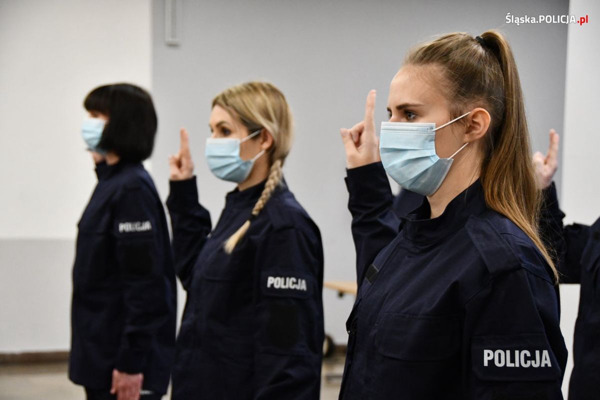 Szeregi śląskiego garnizonu policji zasiliło 81 nowych mundurowych, w tym 4 kobiety.