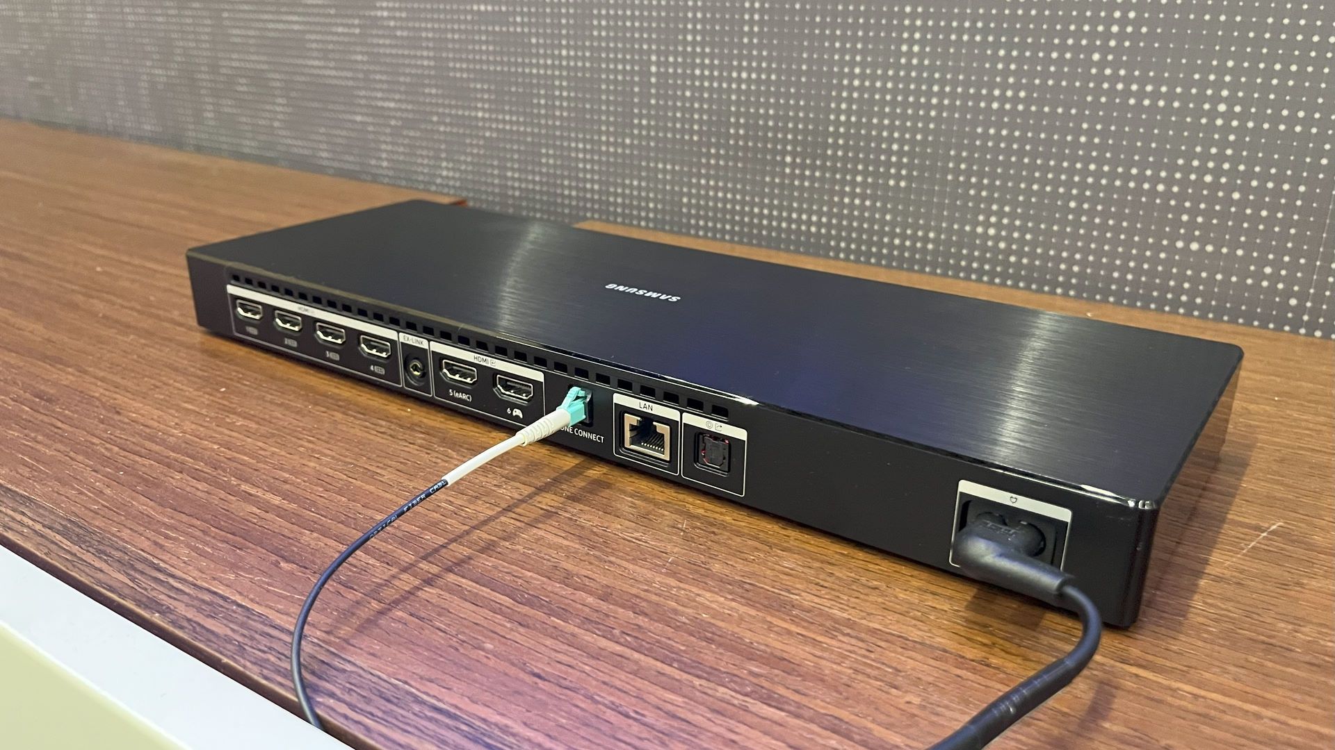 Samsung MICRO LED 110 - one connect tył - złącza