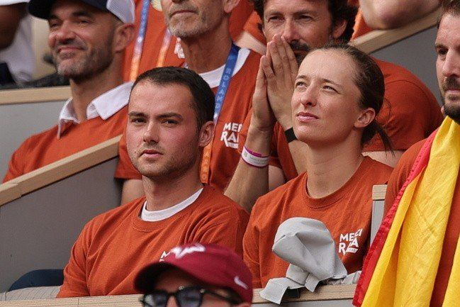 Świątek brutalnie wypunktowana przez legendarną Evert tuż przed startem w Roland Garros