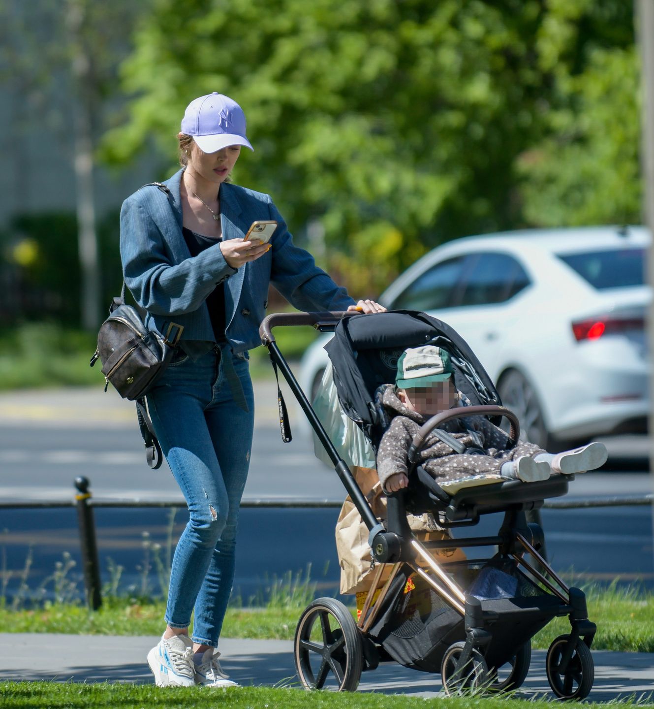 Joanna Opozda na spacerze z Vincentem