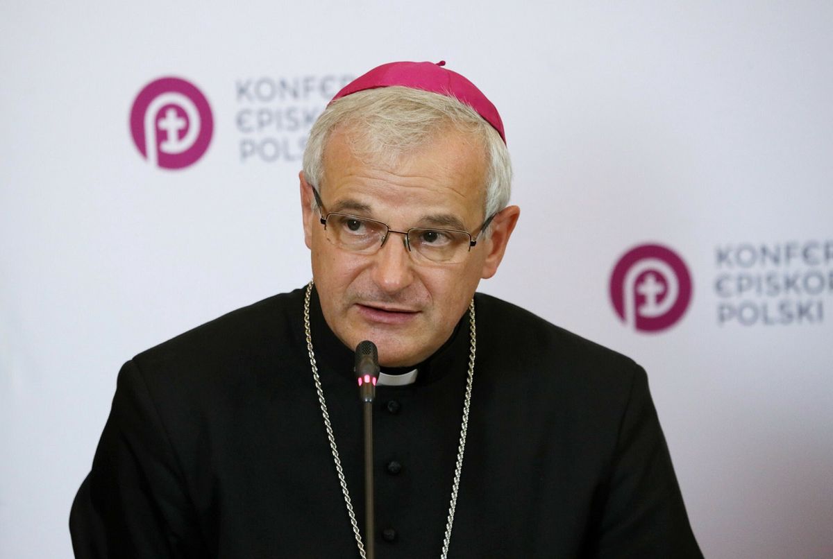 Biskup Marek Mendyk oskarżany o molestowanie. Duchowny odpowiada: "To kłamstwa"