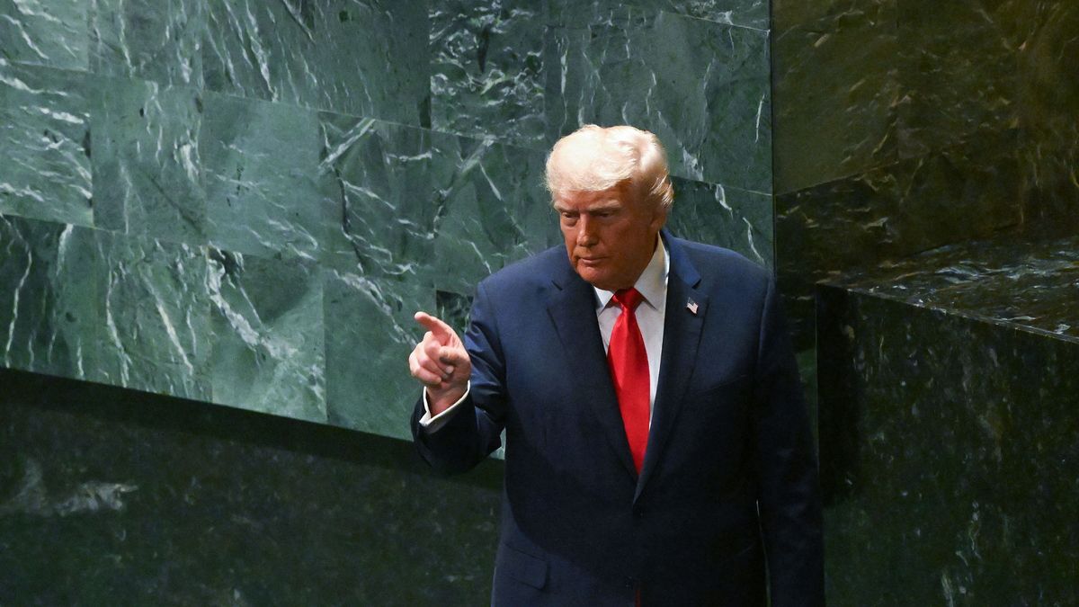 US President Donald Trump gestures as he departs after addressing the General Debate of the 80th session of the United Nations General Assembly (UNGA) at the United Nations headquarters in New York, New York, USA, 23 September 2025. EPA/LUKAS COCH NO ARCHIVING AUSTRALIA AND NEW ZEALAND OUT Dostawca: PAP/EPA.