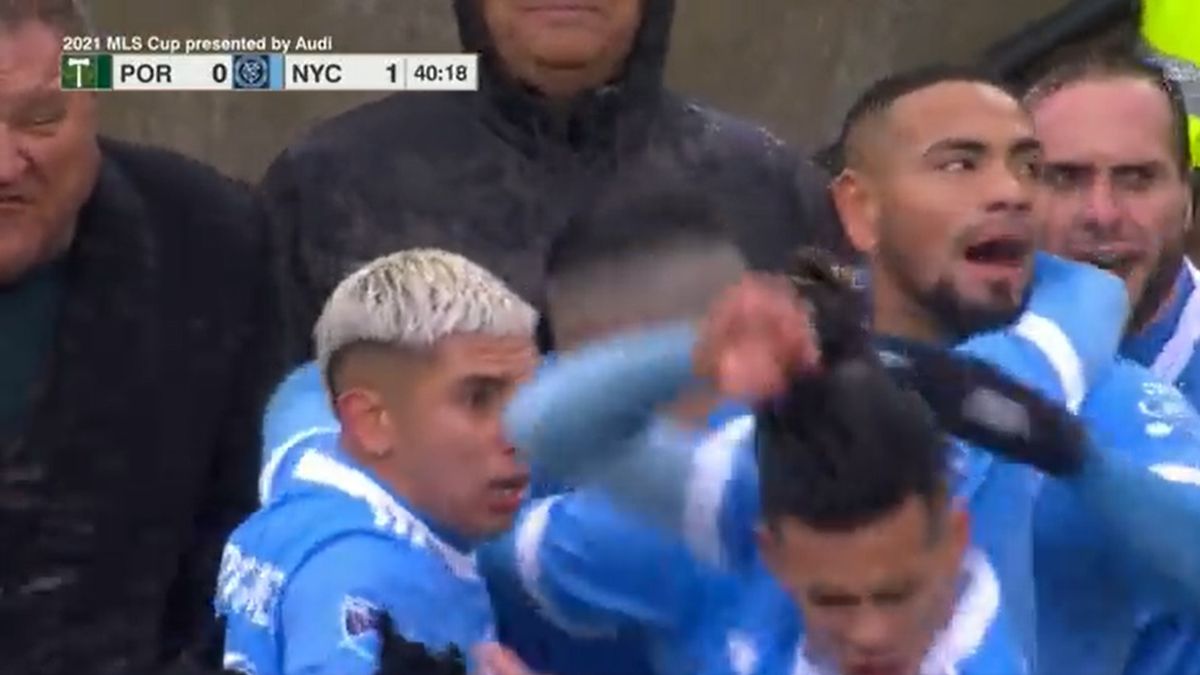 piłkarz New York City FC dostał butelką w twarz