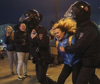 Płacz Rosjanki. Nie chce puścić 18-letniego syna na wojnę