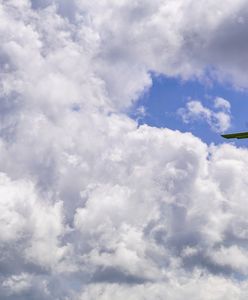 Kopnął piłką w samolot. Plażowicz z Portugalii przed sądem