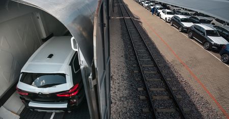 BMW i Audi wstrzymują transport koleją do Chin z powodu wojny w Ukrainie
