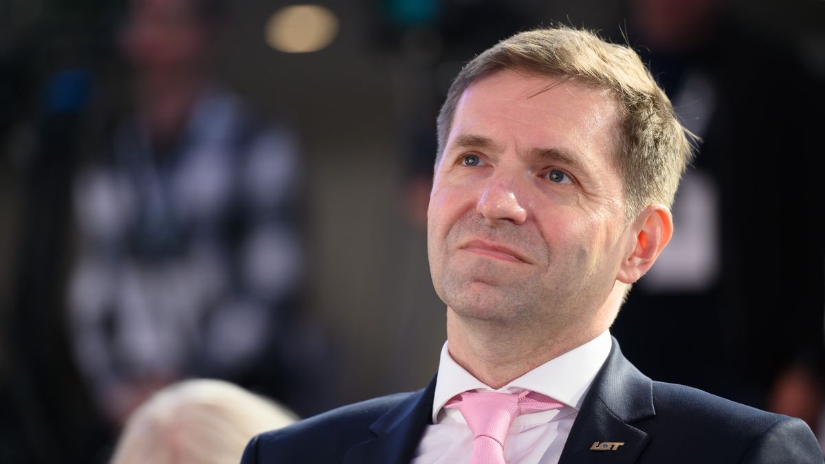 Micha� Fijo�
Pozna�, 29.09.2023. Dyrektor Generalny Polskich Linii Lotniczych LOT Micha� Fijo� podczas Pozna�skiego Kongresu Gospodarczego w Hotelu Novotel w Poznaniu, 29 bm. Kongres to najwi�ksza impreza gospodarcza zachodniej Polski, kt�ra odbywa si� corocznie i przyci�ga uczestnik�w z r�nych sektor�w gospodarki. (sko) PAP/Jakub Kaczmarczyk
Jakub Kaczmarczyk
ekonomia, gospodarka, panel, pozna�ski kongres gospodarczy, portret