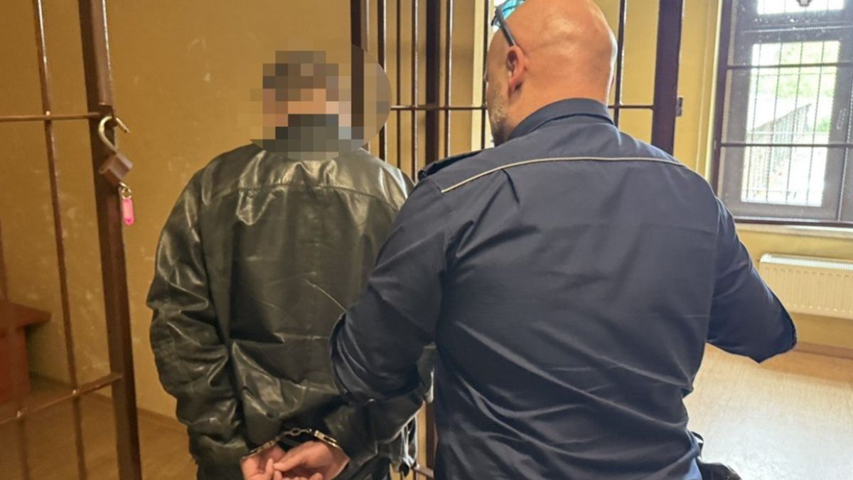 47-letni tarnogórzanin fotografował bawiące się dzieci.