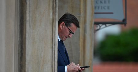 Poczekali, aż wyjdzie. Kulisy decyzji PiS w sprawie stowarzyszenia Morawieckiego
