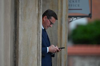 Poczekali, aż wyjdzie. Kulisy decyzji PiS w sprawie stowarzyszenia Morawieckiego