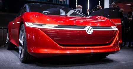Z sci-fi do rzeczywistości: jak Volkswagen I.D. Vizzion robi rzeczy, które do tej pory znaliśmy tylko z filmów