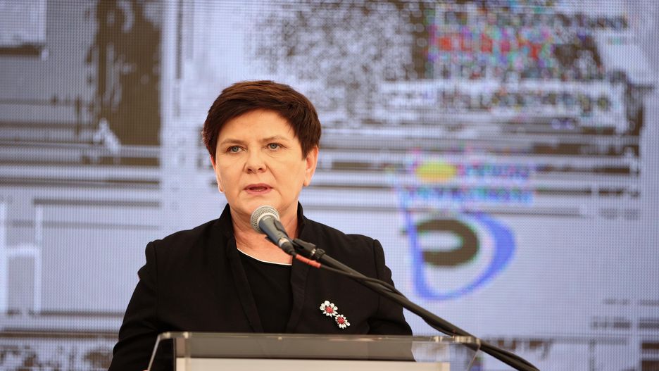 Beata Szydło broni programu 500+. "Bez względu na wszystko powinien pozostać"