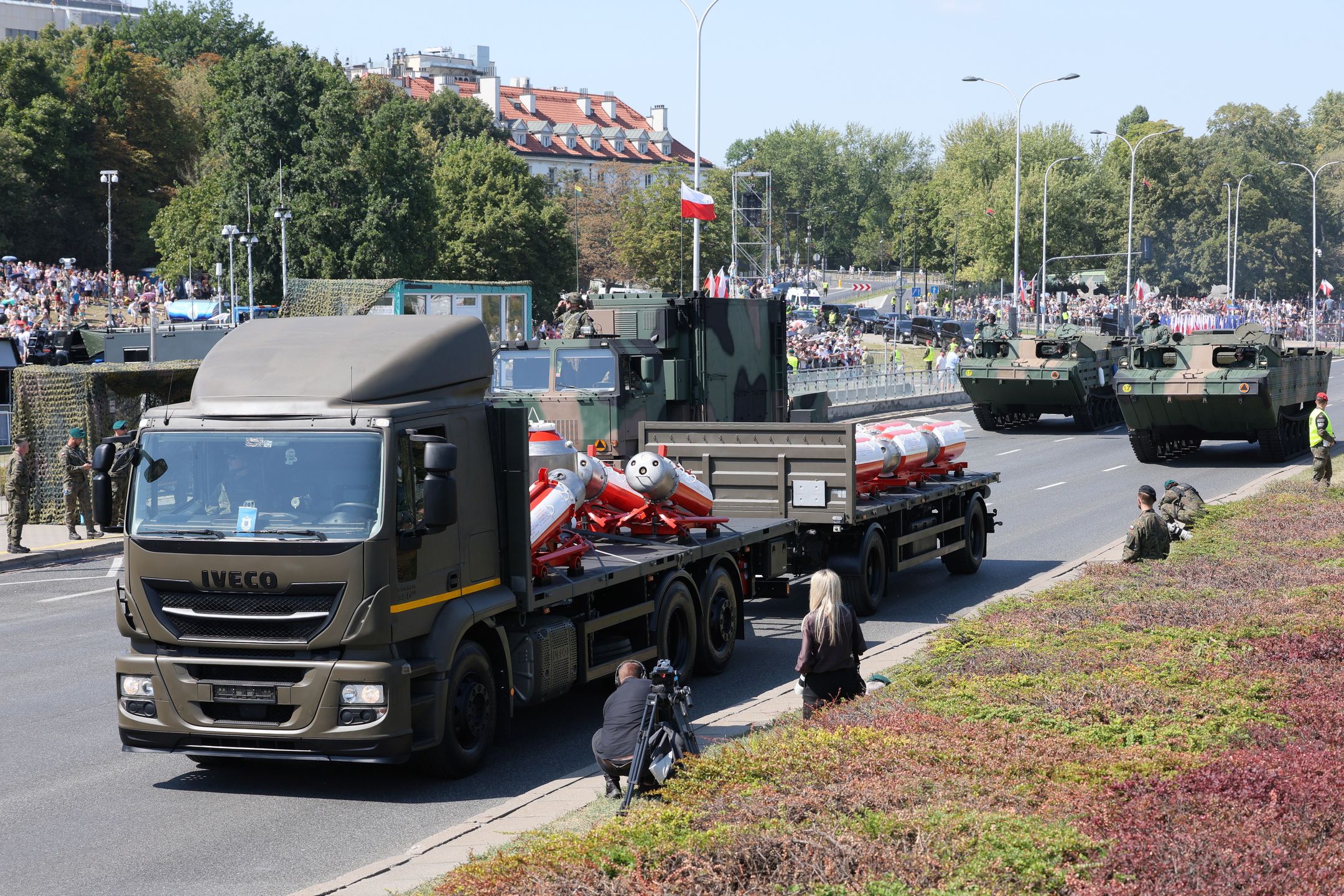 Warszawa, 15.08.2025. Defilada wojskowa na warszawskiej Wisłostradzie, w ramach obchodów Święta Wojska Polskiego, 15 bm. Tegoroczna defilada wojskowa odbywa się pod hasłem ?Dziękujemy za Waszą służbę?. (mr) PAP/Rafał Guz