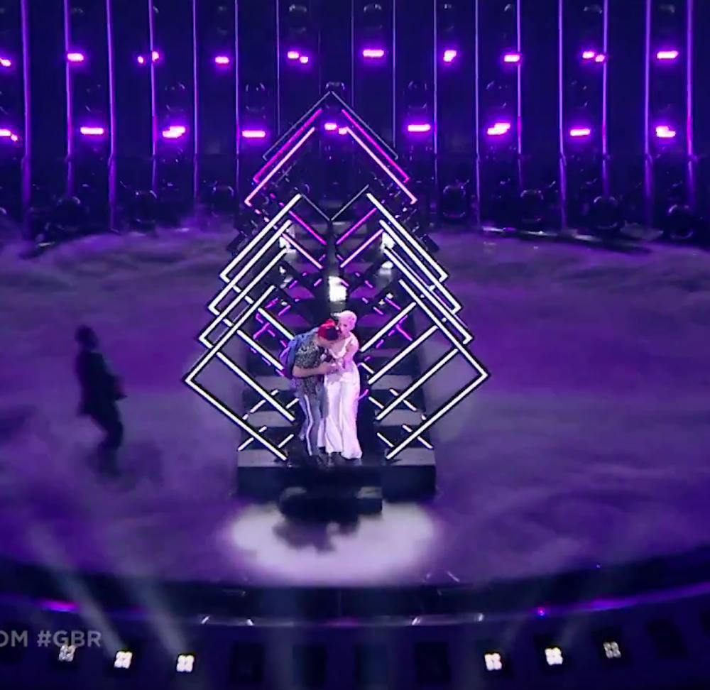 SuRie z Wielkiej Brytanii zaatakowana na scenie podczas Eurowizji 2018