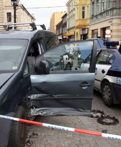 Pościg ulicami Świebodzina. Zniszczone radiowozy