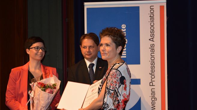 Magdalena Kamoy odbiera nagrodę