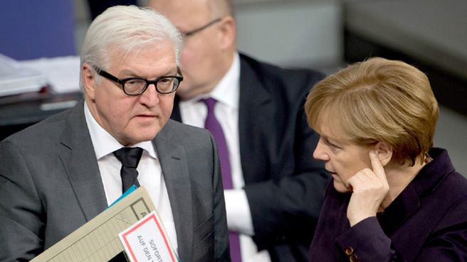Frank-Walter Steinmeier i kanclerz Angela Merkel