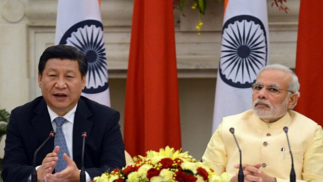 Chiński prezydent Xi Jinping i premier Indii Narendra Modi