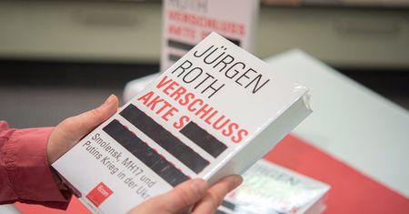 "Tajne akta S." - co naprawdę zawiera książka Jürgena Rotha o katastrofie smoleńskiej?