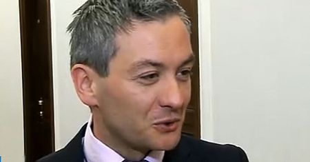 Robert Biedroń promuje książkę o sobie