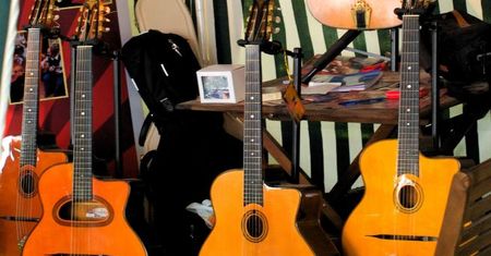 Nietypowe przestępstwo. Złodziej włamał się do sklepu, bo chciał pograć na gitarze