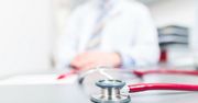 Raport na temat zarobków lekarzy w całej Polsce