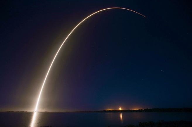 Udany start rakiety Falcon 9