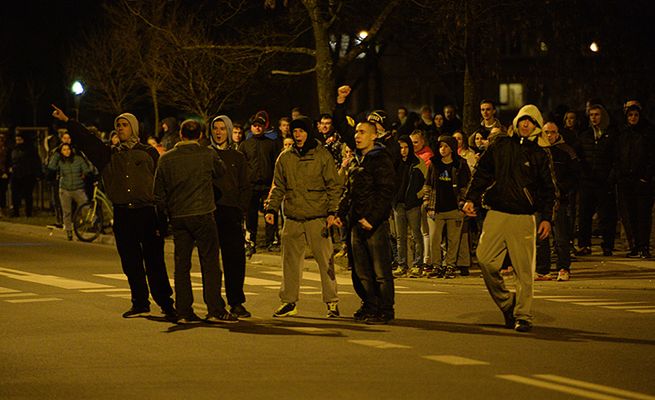 Znów niespokojnie w Legionowie. Poleciały butelki i kamienie