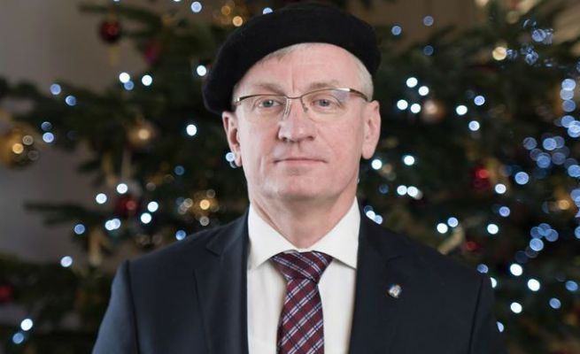 Prezydent Poznania wystawia swój słynny beret na aukcję. Chce wspomóc WOŚP