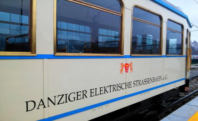 Po Gdańsku jeździ jeden z najstarszych tramwajów w Polsce. "Jedną ręką hamuję, drugą zakręcam"