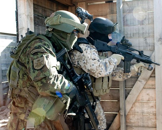 Żołnierze Batalionu Bałtyckiego NATO na manewrach