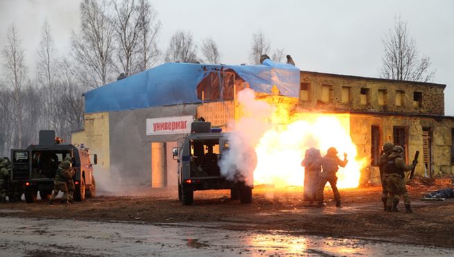 Siły MSW Rosji ćwiczyły rozpędzanie "Majdanu"