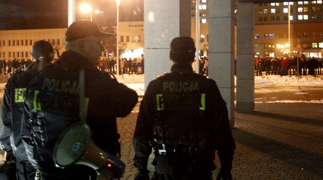 Demonstracja przed siedzibą JSW. Związkowcy odcinają się od protestujących