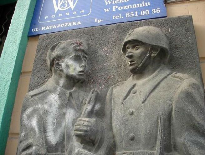 "Goń z pomnika bolszewika" - poznaniacy walczą z pozostałościami PRL-u