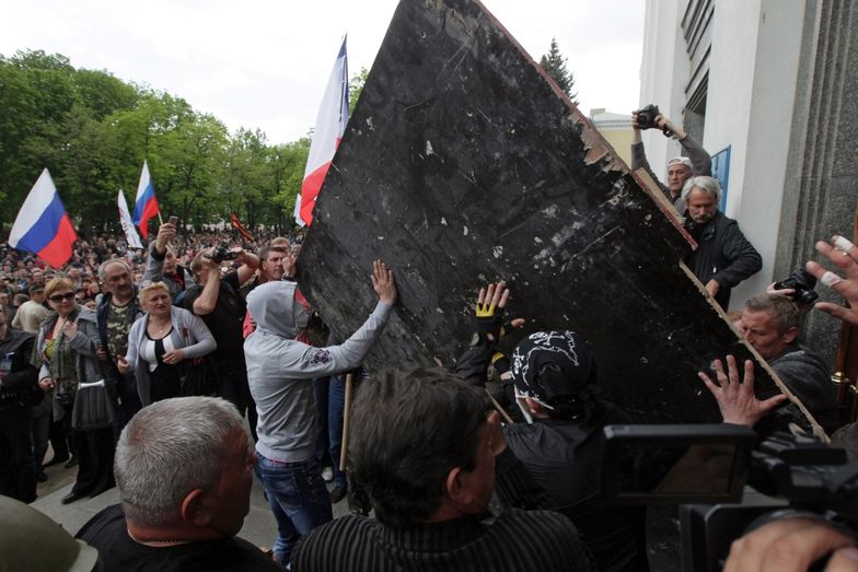 Ukraina: Szturm separatystów zakończył się sukcesem. Zajęli siedzibę władz obwodowych w Ługańsku