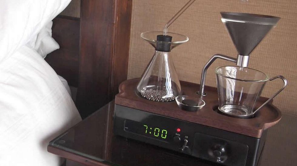 Pobudka! Budzik marzeń nie tylko obudzi, ale przywita nas świeżo zaparzoną kawą 1
