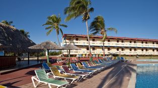 Ewakuowali setki turystów. Coraz więcej hoteli zamkniętych