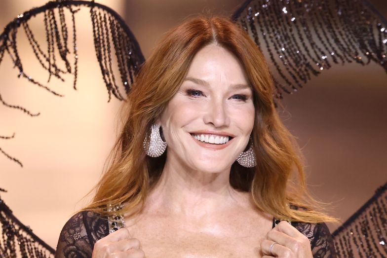 Carla Bruni na wybiegu "Victoria's Secret"