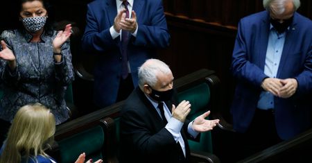 "Kradną, ale się dzielą". Zgorzelski ostro o PiS